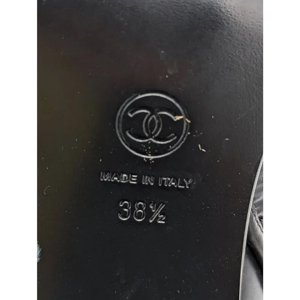 Chanel interlocking CC puffer ankle boots 38.5